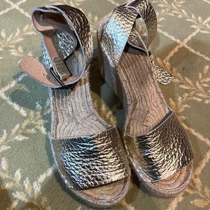 J crew gold metallic espadrille sandal size 7